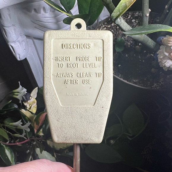 Moisture meter for plants. It shows the moisture level of the plant. Easy to use - Picture 5 of 5